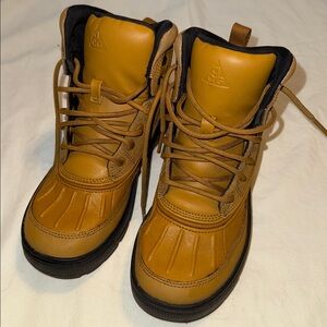 Nike Woodside 2 High Outdoor Boots